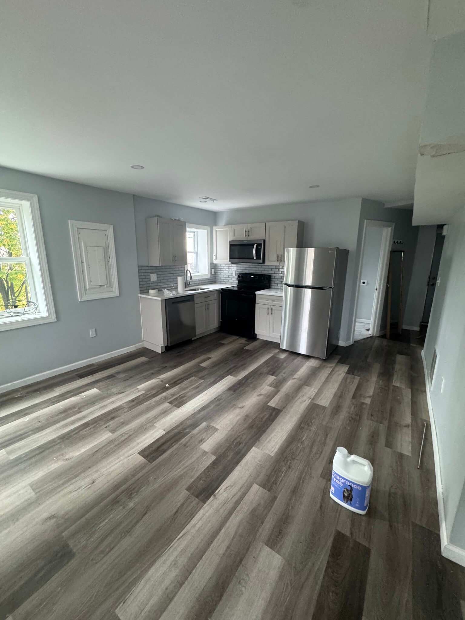 Building Photo - 529 W 7th St