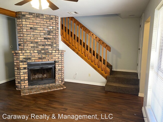 Building Photo - 2 br, 1.5 bath House - 4111 Pines Rd. #71 ...