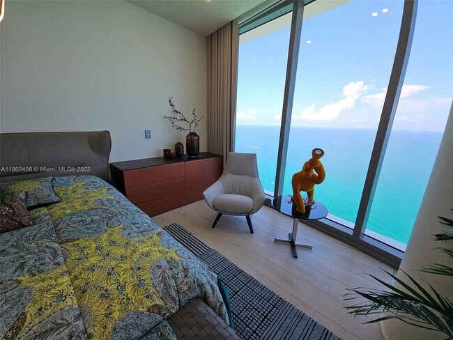 Building Photo - 15701 Collins Ave