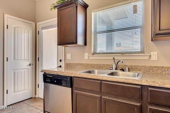 Building Photo - 12921 Hueco Cave Dr