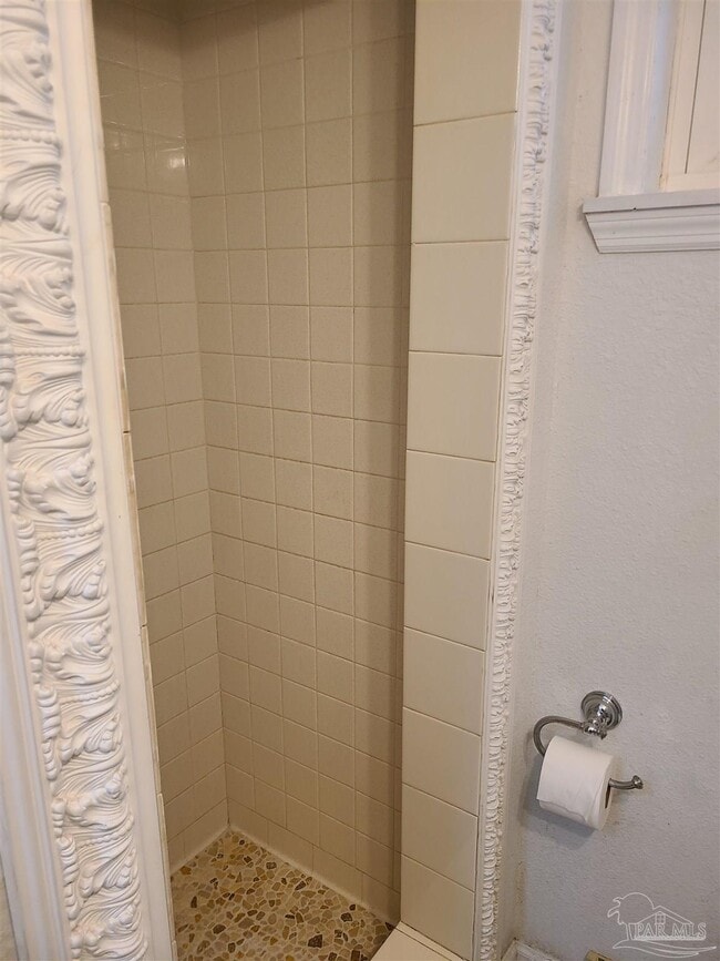 Building Photo - 415 Gibbs Rd