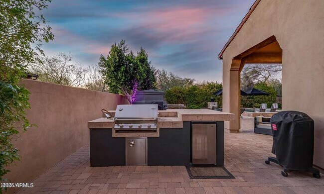 Building Photo - 8280 E Tailfeather Dr