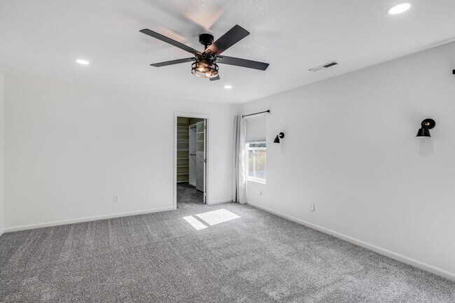 Building Photo - Beautiful 4 bed, 2.5 bath rental home in Oatfield Neighborhood Milwaukie!
