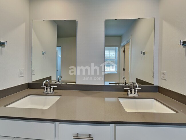 Building Photo - 4722 86th Ave NE