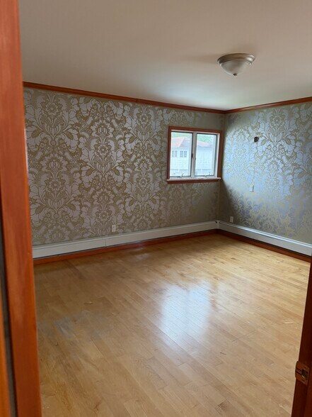 Building Photo - 372 Naughton Ave