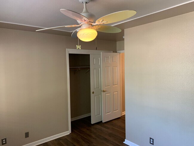 Building Photo - 203 Legacy Ln