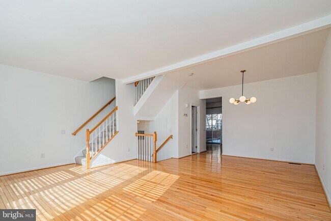 Building Photo - 2507 James Maury Dr