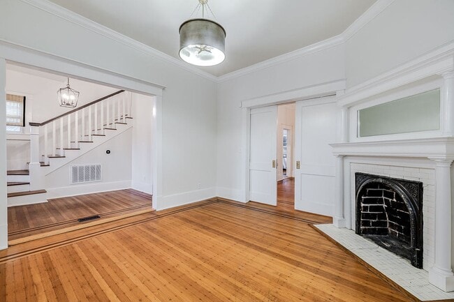 Building Photo - Beautiful Baldwin Park Craftsman home ready for move in!