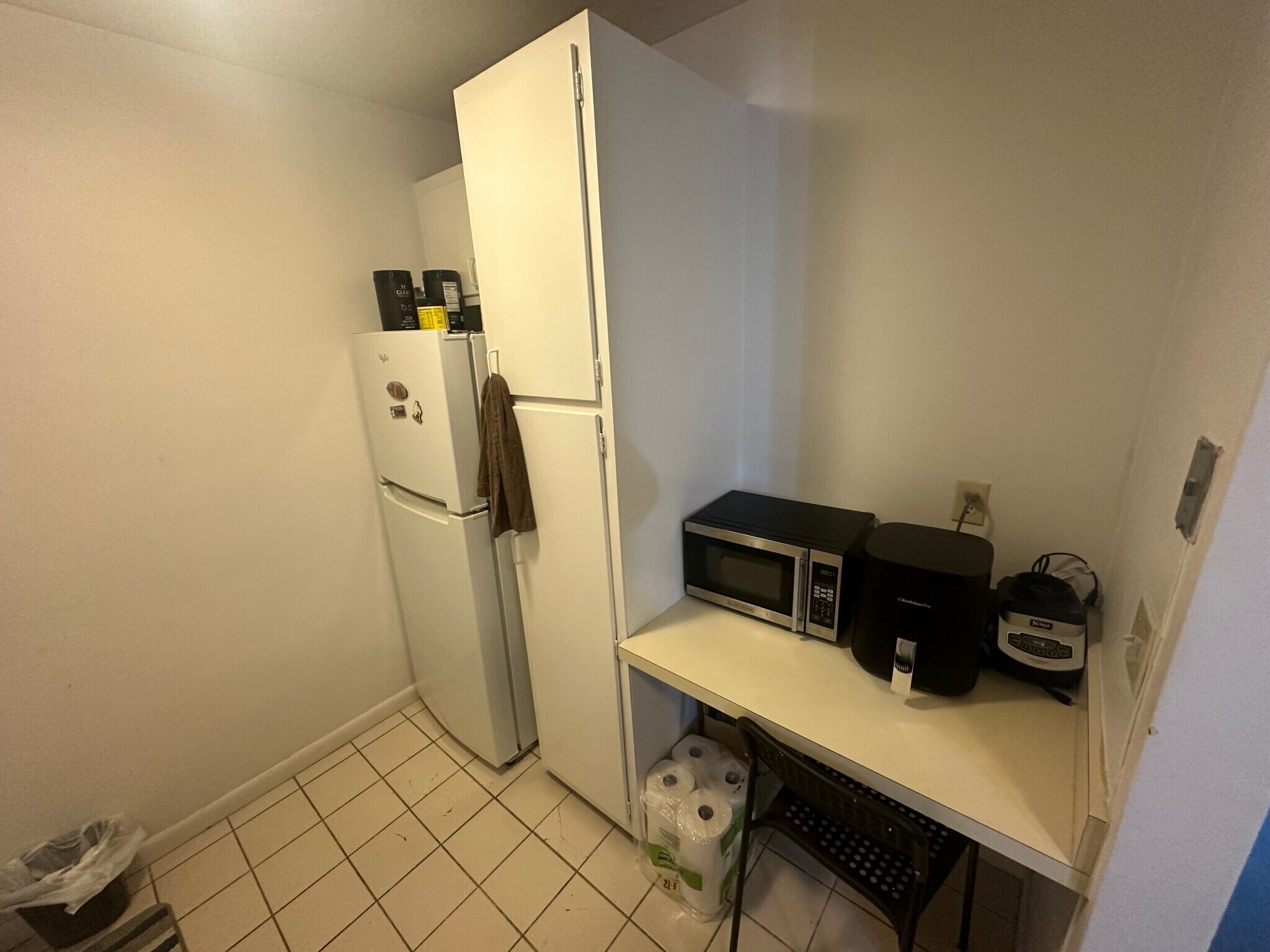 *Pictures are representative samples of the advertised unit. In some cases, the actual units you tou - 212 Kent St