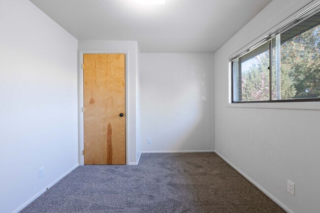 Building Photo - 3 Bed 2 Bath Home in Rexburg
