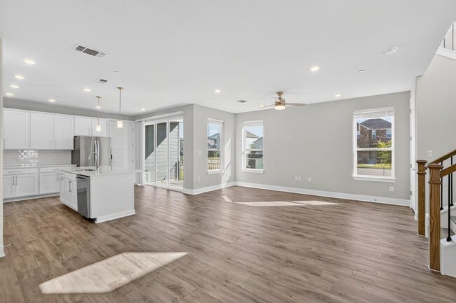 Building Photo - 213 Flowers Ave