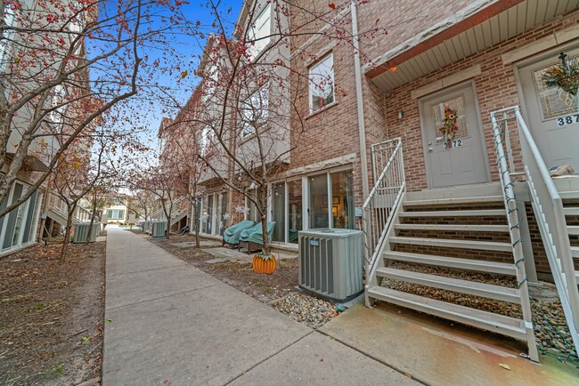 Building Photo - 3918 Wehrman Ave