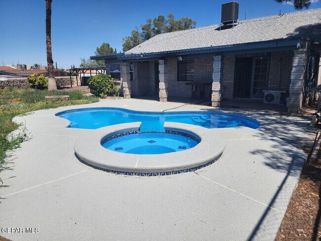 Building Photo - 11300 Crater Lake Ave