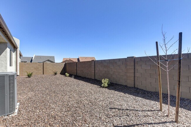 Building Photo - Rate reduction on this beautiful Townhome in Granville!