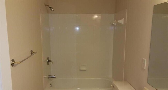 Building Photo - 4 Bedroom Single Family Rental in Great Du...