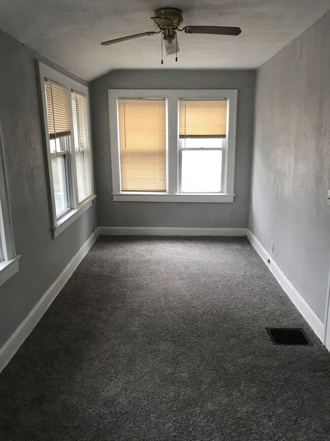 Building Photo - Newly Rehabbed 3 Bedroom
