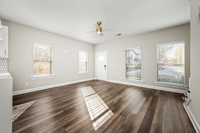 Building Photo - 555 Gresham Ln