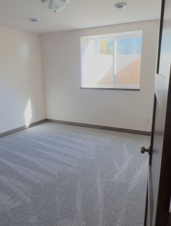 Building Photo - 2293 Carlone St