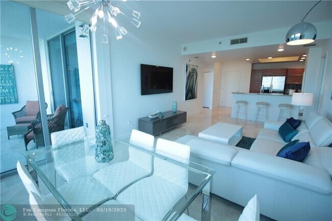 Building Photo - 2641 N Flamingo Rd