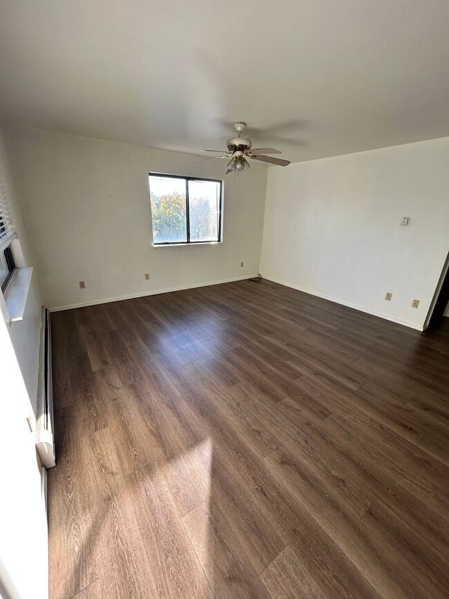 Building Photo - 2 Bedroom / 1 Bath Apartment In Bayfield