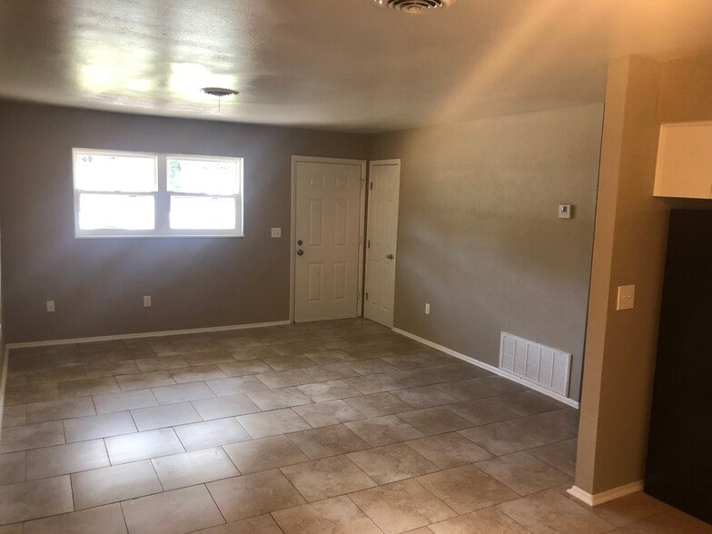 LIVING ROOM - 6500 Julia Dr