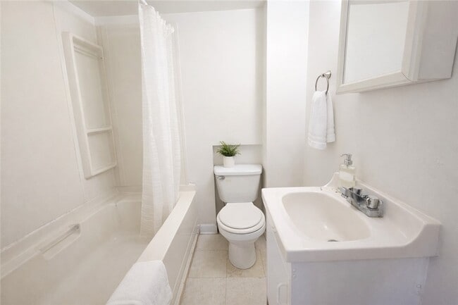 Building Photo - 130 E Elisha St