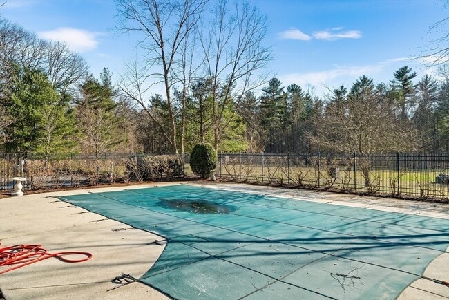 Building Photo - 2 Janet Rd