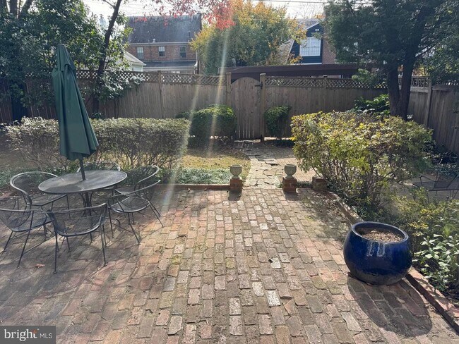 Building Photo - 4920 Butterworth Pl NW