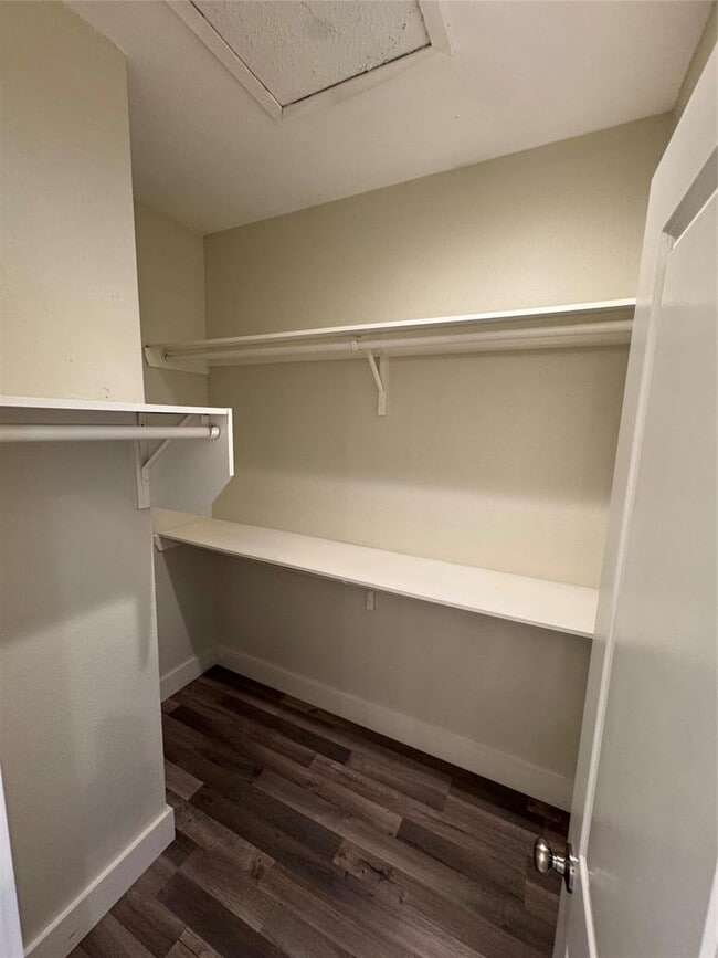 Building Photo - 2417 W Slaughter Ln