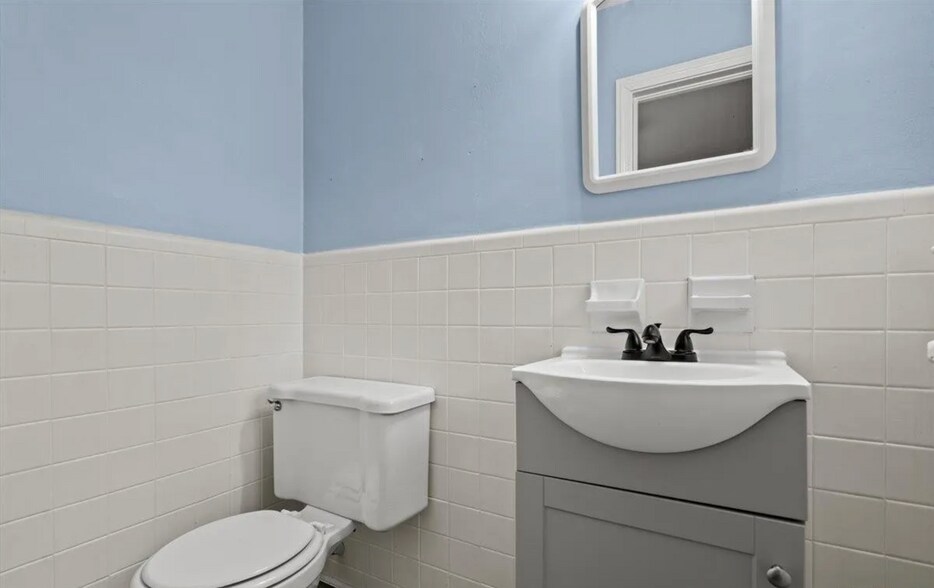 Private Half Bath - 1202 State Rd S-21-1470