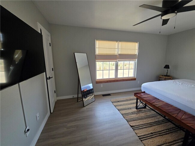 Building Photo - 2402 SE Jayel Terrace