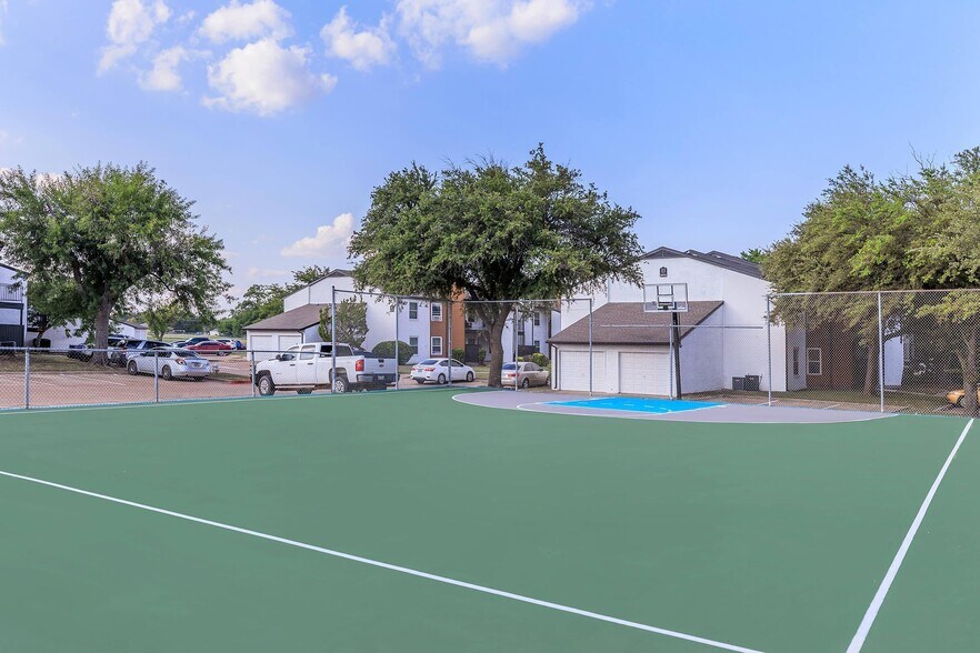 Building Photo - 1225 E Pleasant Run Rd