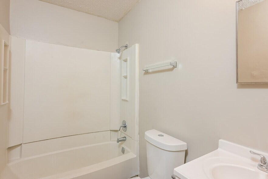 Building Photo - 6052 Creekford Dr