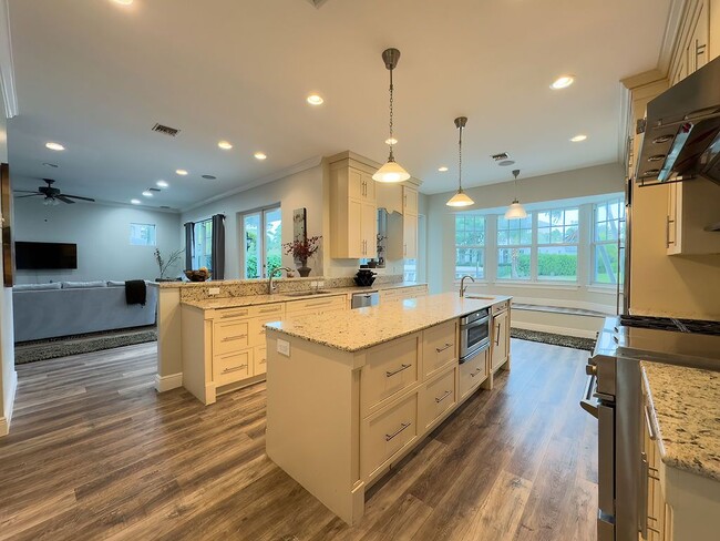 Building Photo - 1115 Ponce de Leon Dr