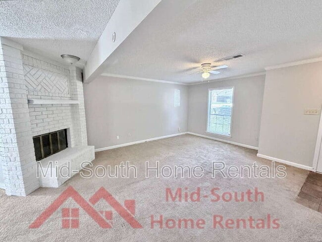 Building Photo - 6007 Hickory Cove