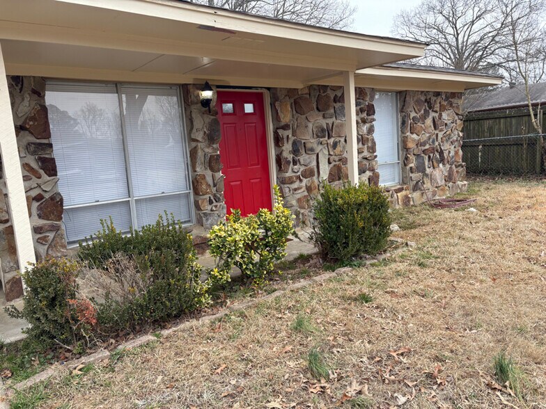 Primary Photo - 232 Hilda St