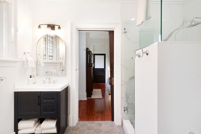 Building Photo - 4327 Canal St