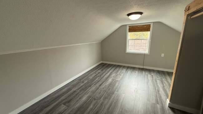 Building Photo - Spacious 3 bed 1 bath, big yard, pets ok, see walkthrough video