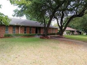 Building Photo - 2410 Royal Acres Dr