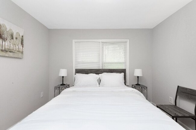 Building Photo - Smith St