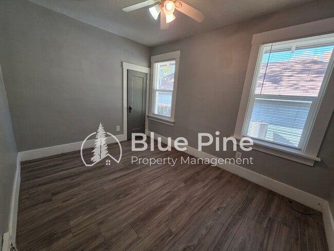 Building Photo - 328 11th St