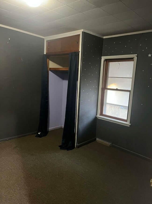 Building Photo - 901 W 7th St