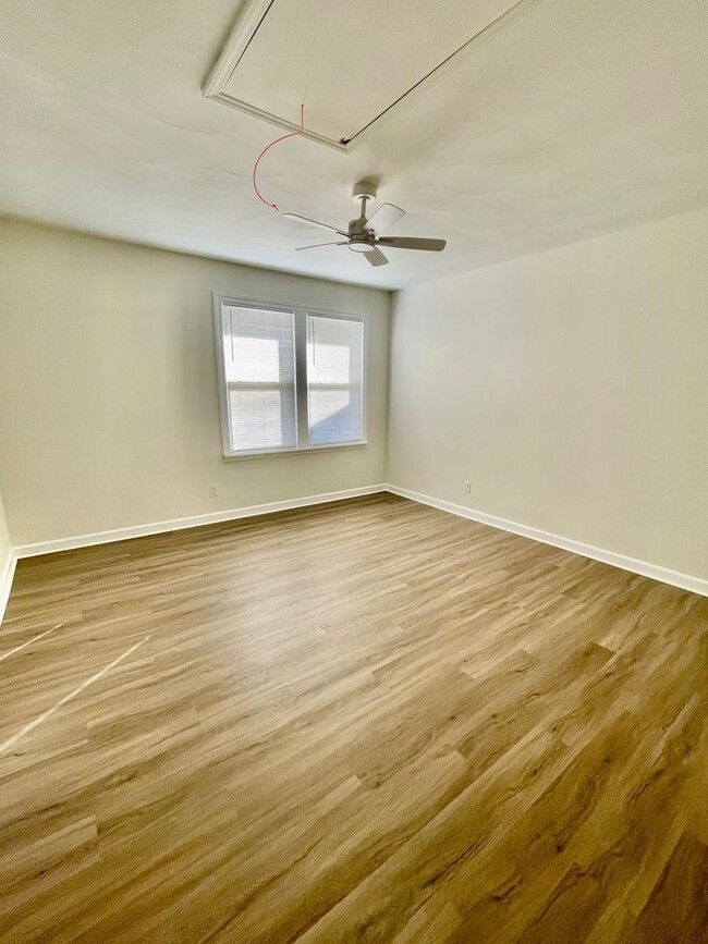 Building Photo - Adorable 2 bedroom, 1 bath duplex | Located in Gastonia