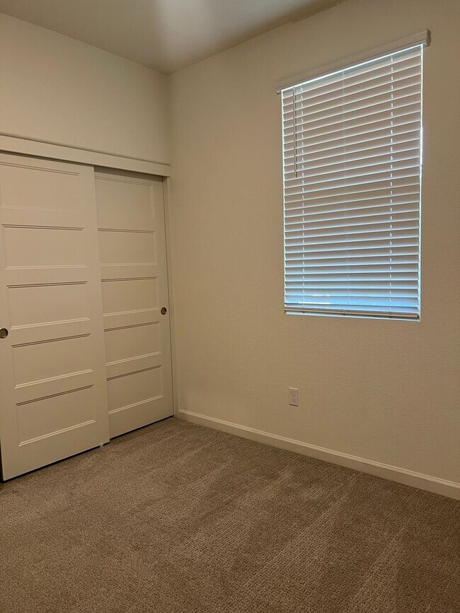 Building Photo - COMING SOON!! GORGEOUS 3 BED + BONUS ROOM!! WON'T LAST!!