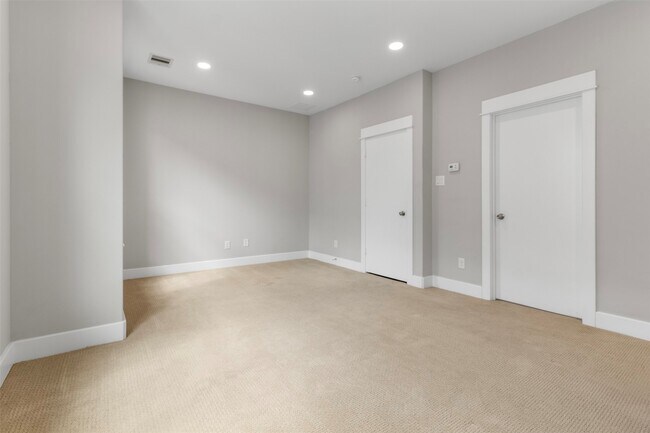 Building Photo - 719 Schwartz St