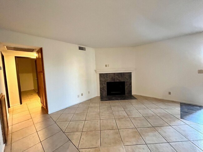 Building Photo - 4964 Newport Cove Dr