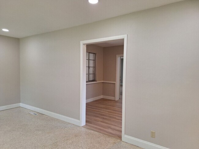 Building Photo - 6826 Dorchester Dr NW
