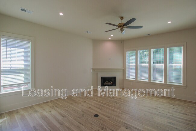 Building Photo - 3633 Happyland Blvd