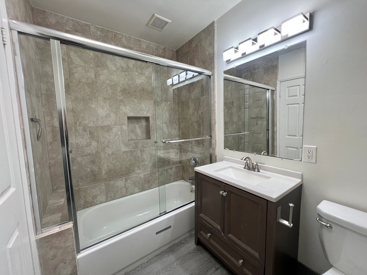 Building Photo - 3359 Mentone Ave