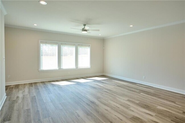 Building Photo - 8561 Clarke Rd